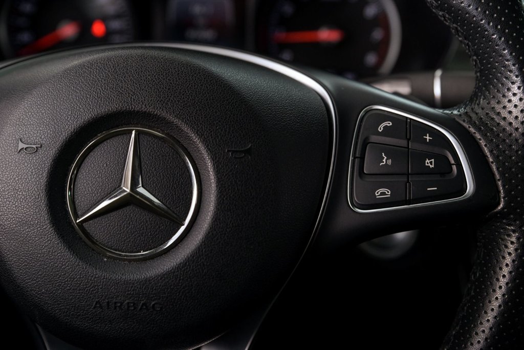 Mercedes-Benz GLC 300 2018 à Brossard, Québec - 16 - w1024h768px