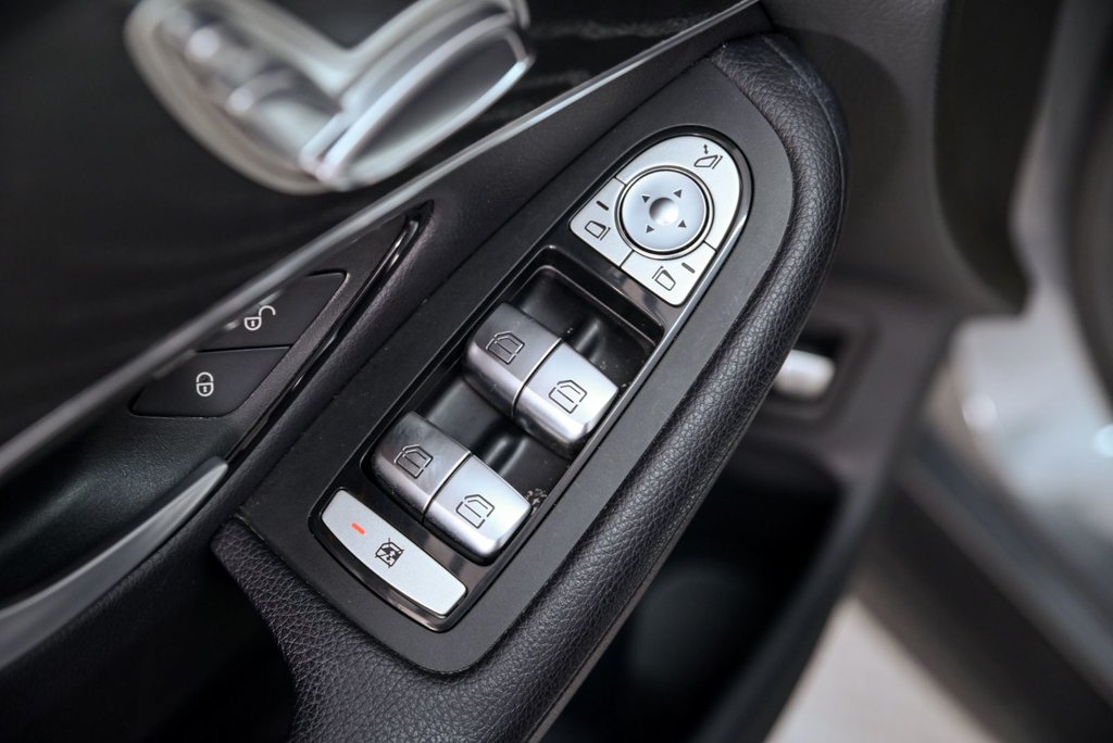 Mercedes-Benz GLC 300 2018 à Brossard, Québec - 9 - w1024h768px