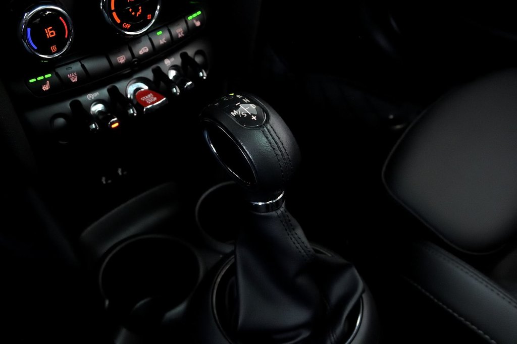 2019 MINI 5 Door Cooper in Brossard, Quebec - 19 - w1024h768px