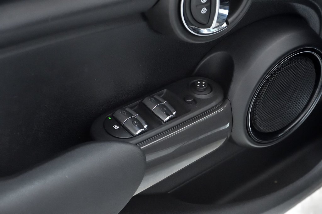 2019 MINI 5 Door Cooper in Brossard, Quebec - 31 - w1024h768px