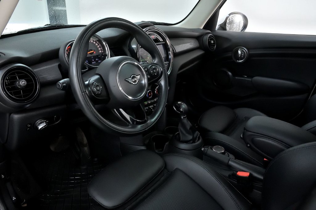 2019 MINI 5 Door Cooper in Brossard, Quebec - 25 - w1024h768px