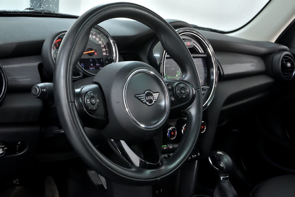2019 MINI 5 Door Cooper in Brossard, Quebec - 24 - w1024h768px