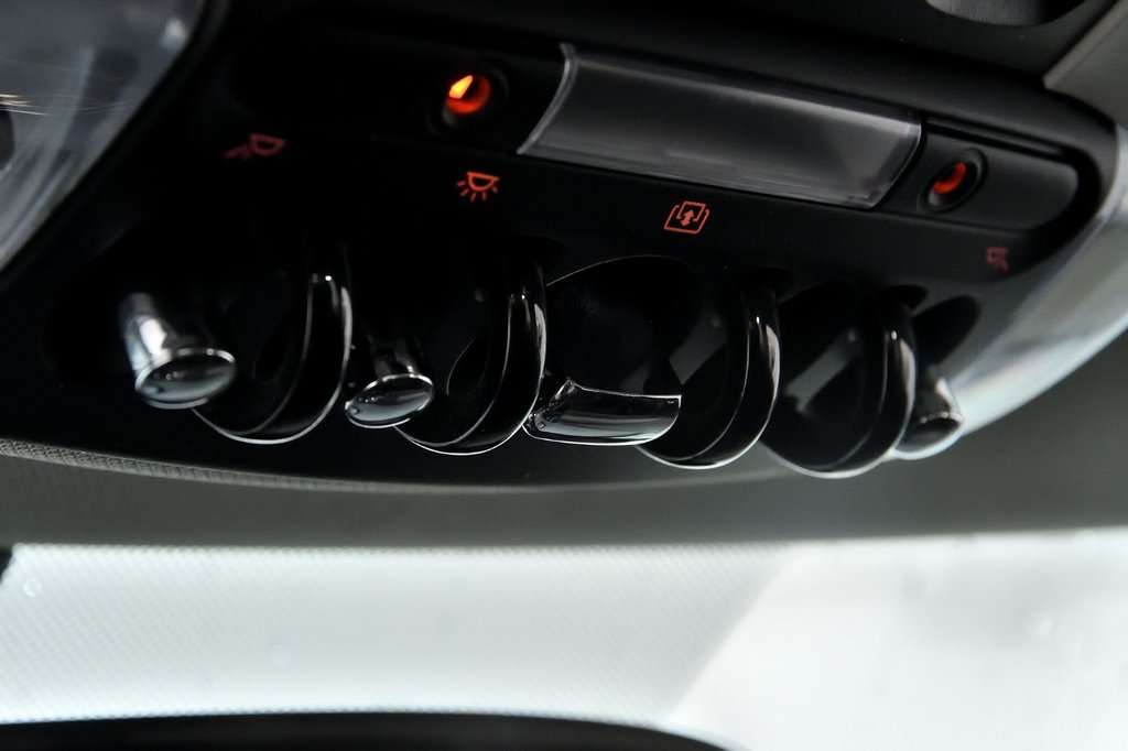 2019 MINI 5 Door Cooper in Brossard, Quebec - 23 - w1024h768px