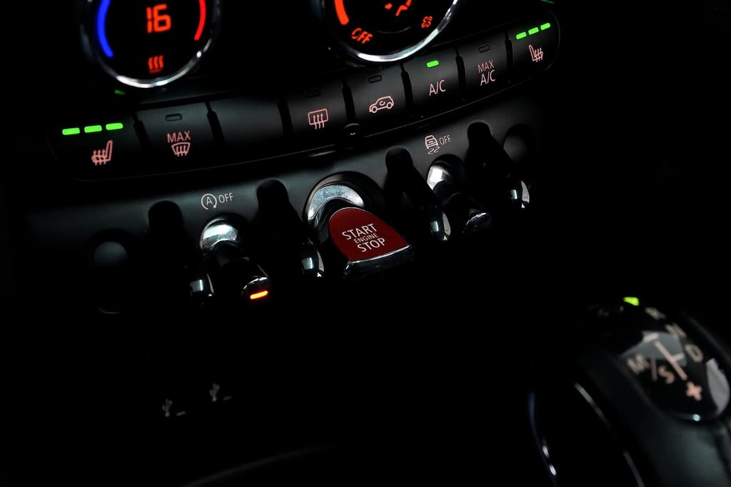 2019 MINI 5 Door Cooper in Brossard, Quebec - 18 - w1024h768px