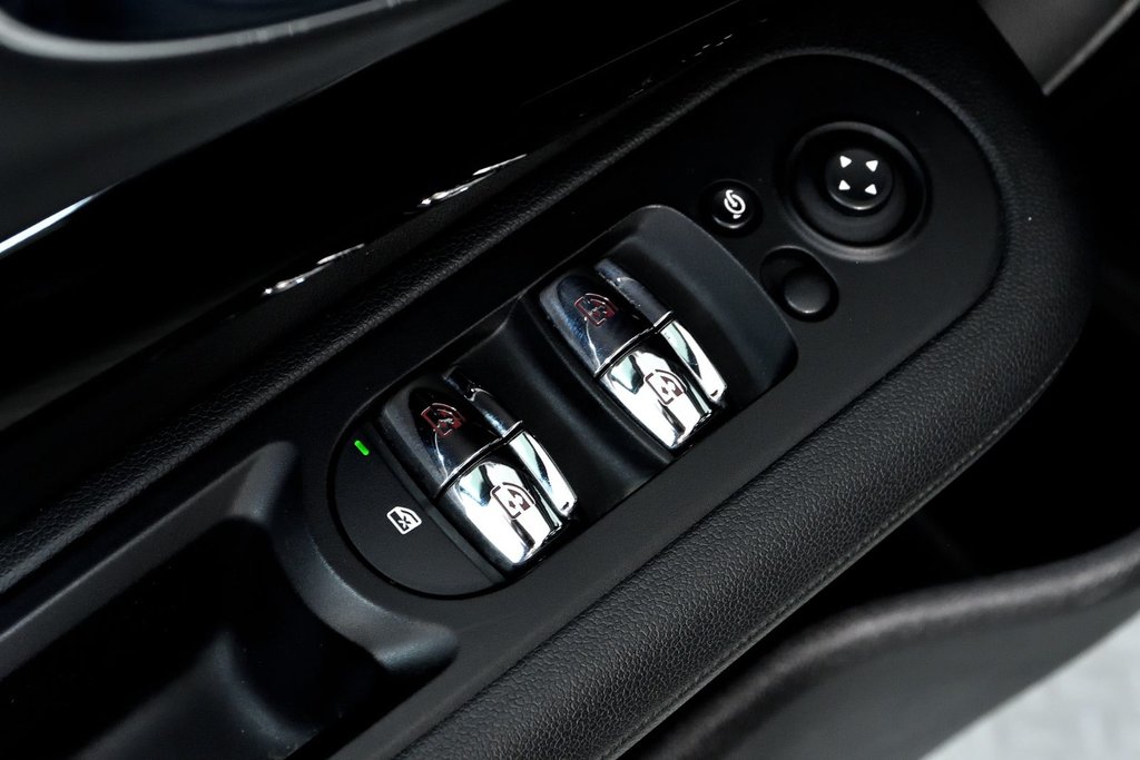 2020 MINI Clubman John Cooper Works in Brossard, Quebec - 17 - w1024h768px