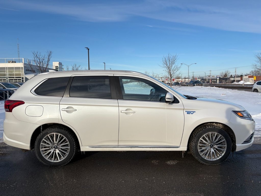 2020 Mitsubishi Outlander PHEV in Brossard, Quebec - 7 - w1024h768px