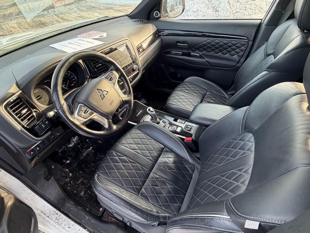 2020 Mitsubishi Outlander PHEV in Brossard, Quebec - 9 - w1024h768px