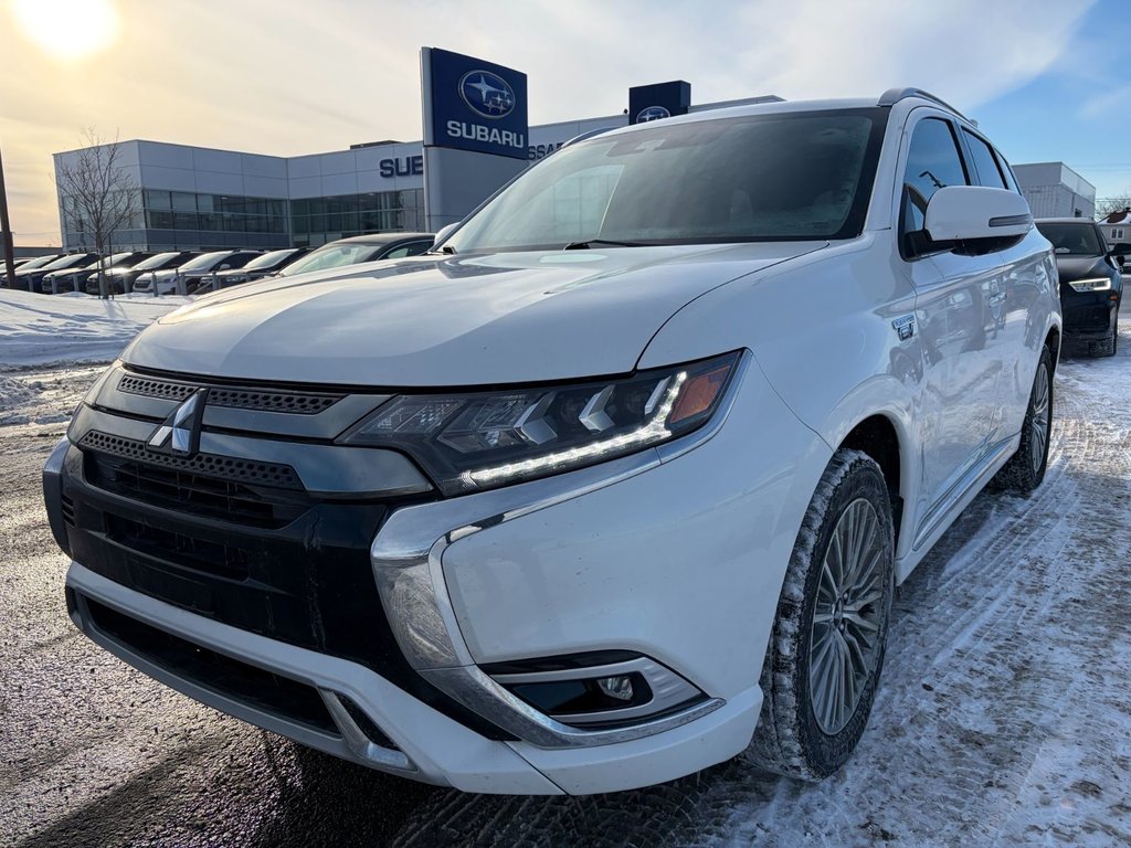 2020 Mitsubishi Outlander PHEV in Brossard, Quebec - 1 - w1024h768px