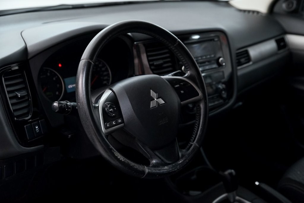 2015 Mitsubishi Outlander ES in Brossard, Quebec - 10 - w1024h768px