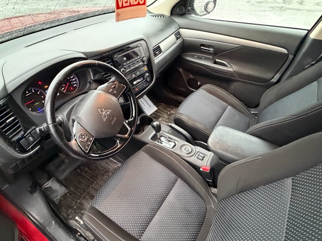 2016 Mitsubishi Outlander ES in Brossard, Quebec - 9 - w1024h768px