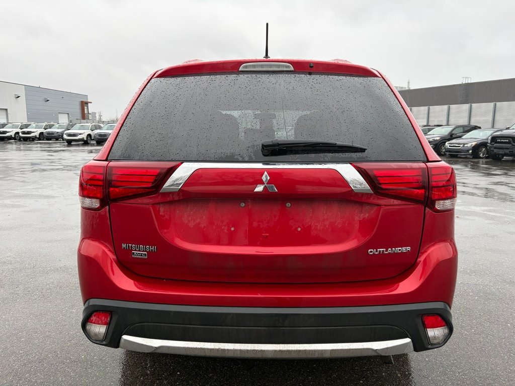 2016 Mitsubishi Outlander ES in Brossard, Quebec - 5 - w1024h768px