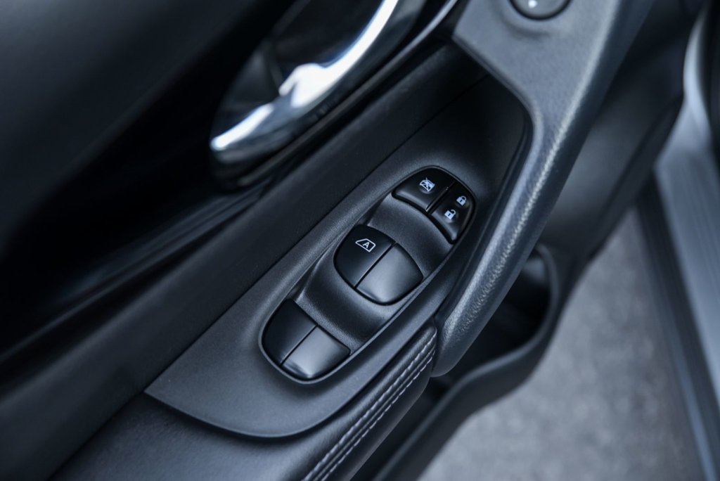 2021 Nissan Qashqai SL in Brossard, Quebec - 7 - w1024h768px