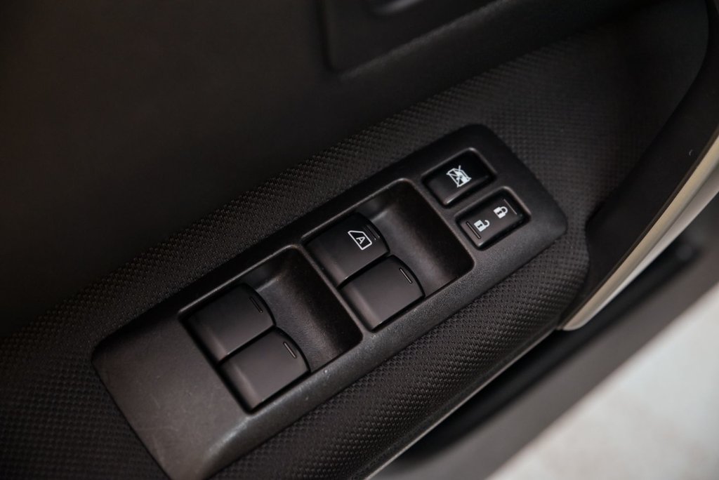Nissan Rogue S 2012 à Brossard, Québec - 9 - w1024h768px