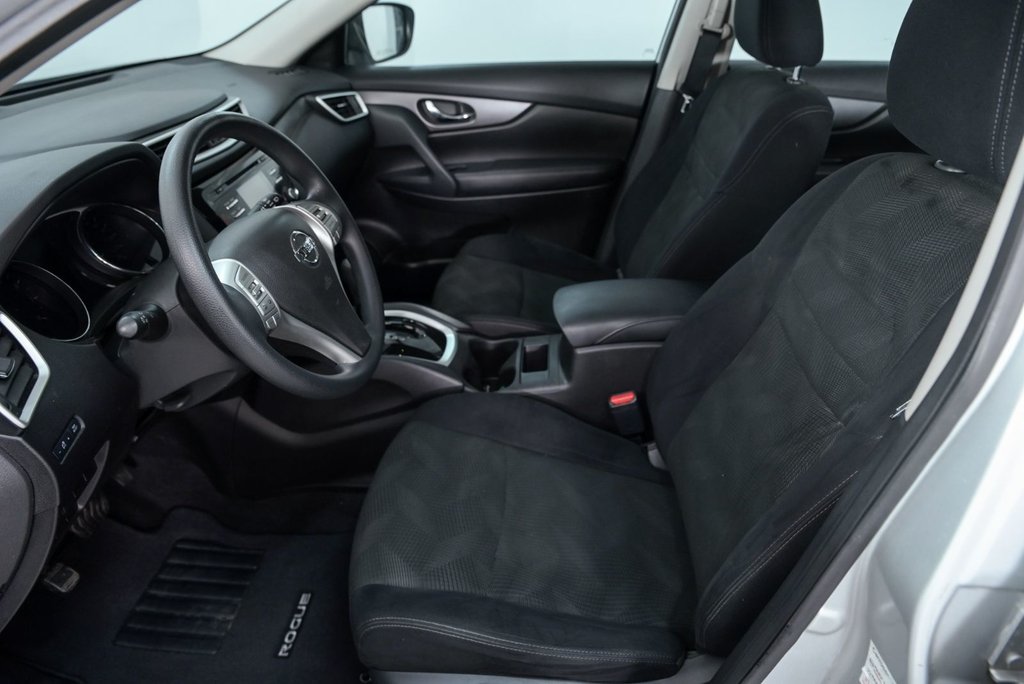 2015 Nissan Rogue S in Brossard, Quebec - 10 - w1024h768px
