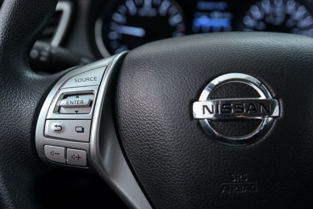 2015 Nissan Rogue S in Brossard, Quebec - 16 - w1024h768px