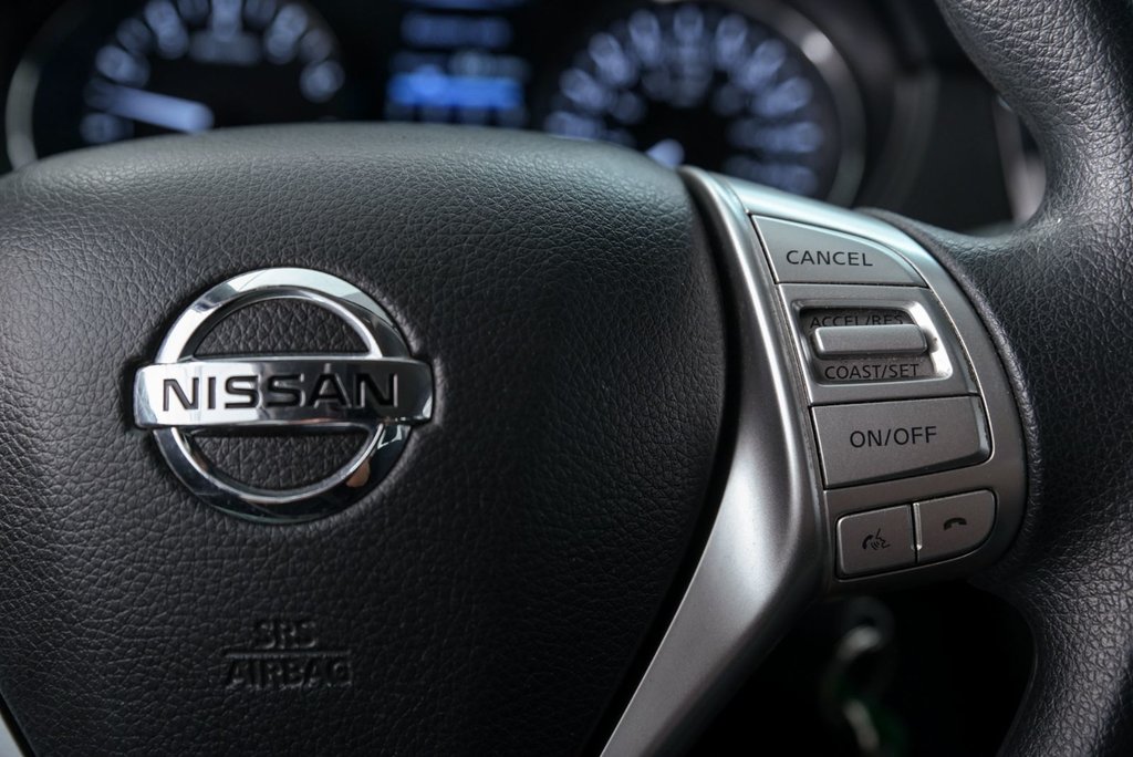 2015 Nissan Rogue S in Brossard, Quebec - 15 - w1024h768px