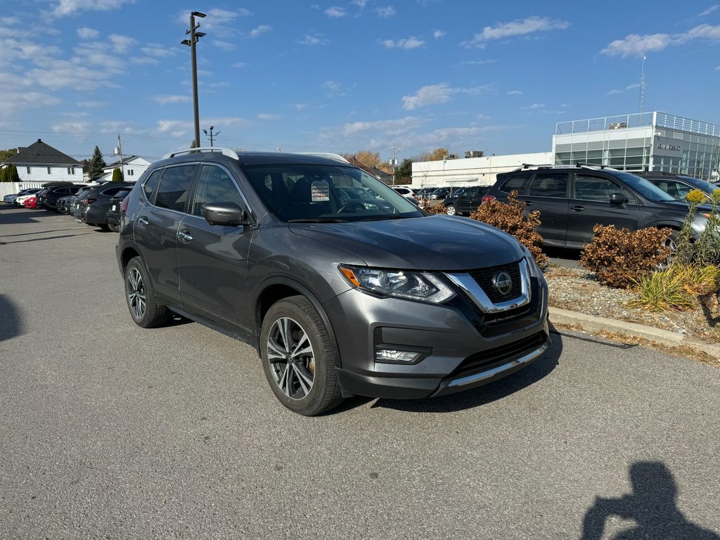 Rogue  2020 à Brossard, Québec - 2 - w1024h768px