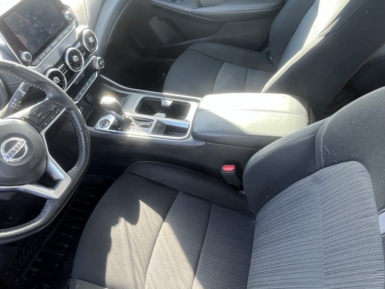 2022 Nissan Sentra SV in Brossard, Quebec - 8 - w1024h768px