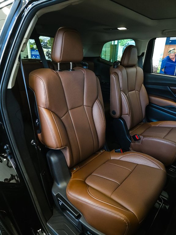 2025 Subaru ASCENT Premier in Brossard, Quebec - 4 - w1024h768px