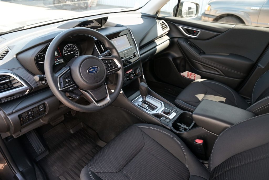 Subaru Forester BASE // CAMÉRA RECUL, CARPLAY, EYESIGHT, SIEGE CHA 2024 à Brossard, Québec - 10 - w1024h768px