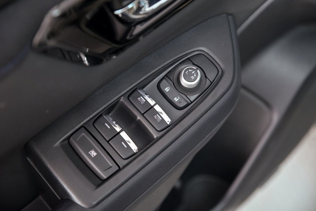 2025 Subaru Forester Limited in Brossard, Quebec - 8 - w1024h768px