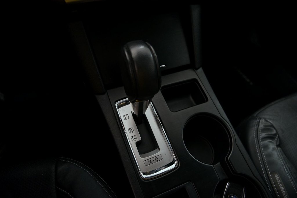 2017 Subaru Legacy Limited // CUIR, HRMAN KARDON in Brossard, Quebec - 22 - w1024h768px