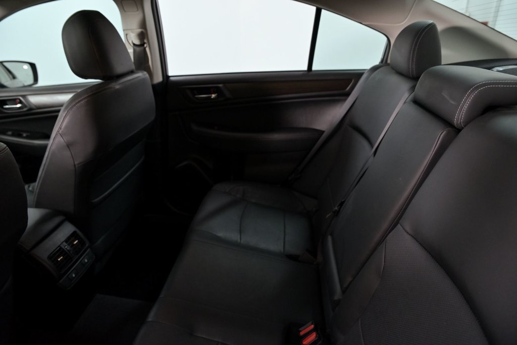 2017 Subaru Legacy Limited // CUIR, HRMAN KARDON in Brossard, Quebec - 24 - w1024h768px