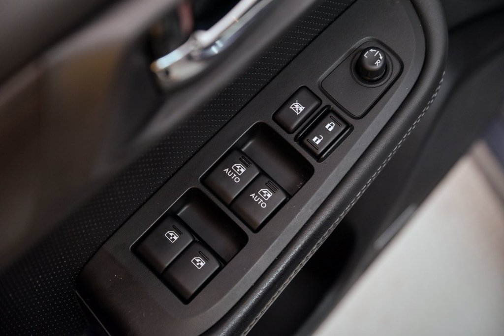 2017 Subaru Legacy Limited // CUIR, HRMAN KARDON in Brossard, Quebec - 9 - w1024h768px