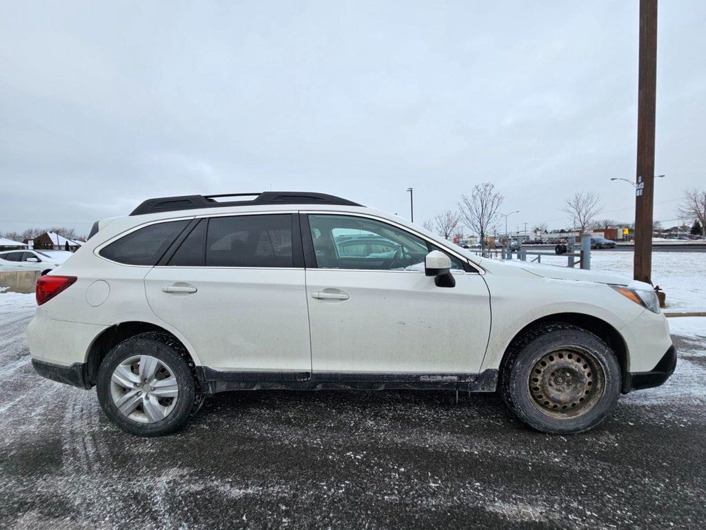 2017 Subaru Outback 2.5i in Brossard, Quebec - 5 - w1024h768px