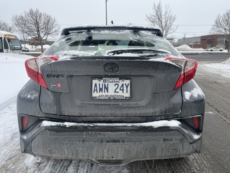 2021 Toyota C-HR XLE PREMIUM in Brossard, Quebec - 7 - w1024h768px