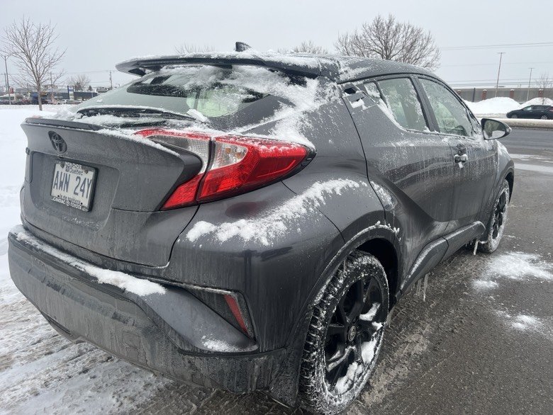 2021 Toyota C-HR XLE PREMIUM in Brossard, Quebec - 5 - w1024h768px