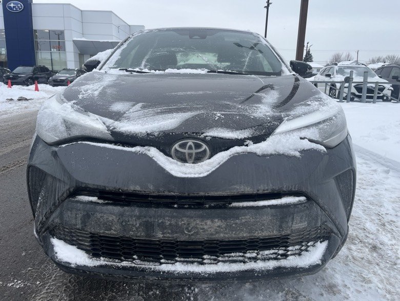 2021 Toyota C-HR XLE PREMIUM in Brossard, Quebec - 2 - w1024h768px