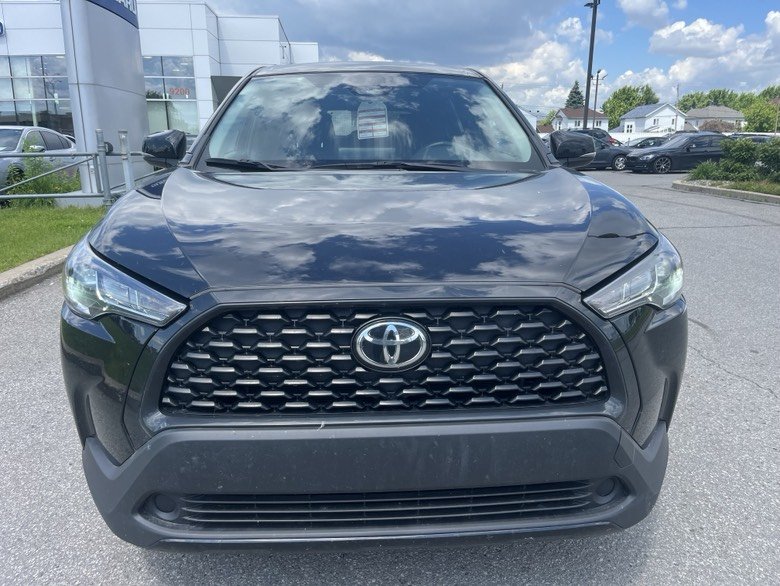 Toyota Corolla Cross LE 2023 à Brossard, Québec - 2 - w1024h768px