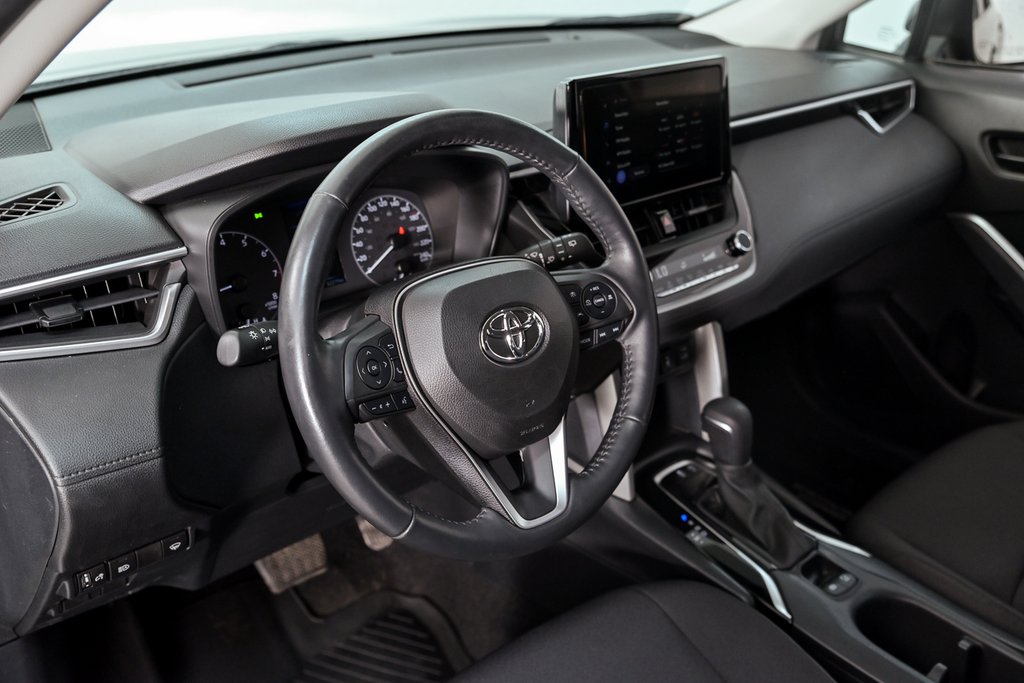 2023 Toyota Corolla Cross LE in Brossard, Quebec - 11 - w1024h768px