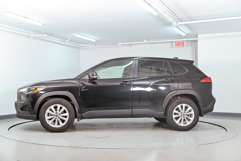 2023 Toyota Corolla Cross LE in Brossard, Quebec - 4 - w1024h768px