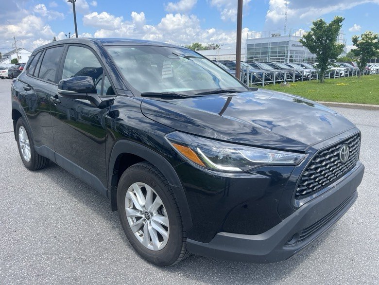 Toyota Corolla Cross LE 2023 à Brossard, Québec - 3 - w1024h768px
