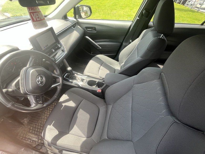Toyota Corolla Cross LE 2023 à Brossard, Québec - 9 - w1024h768px
