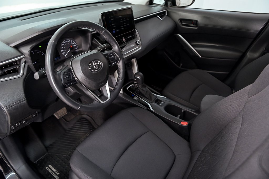 2023 Toyota Corolla Cross LE in Brossard, Quebec - 12 - w1024h768px