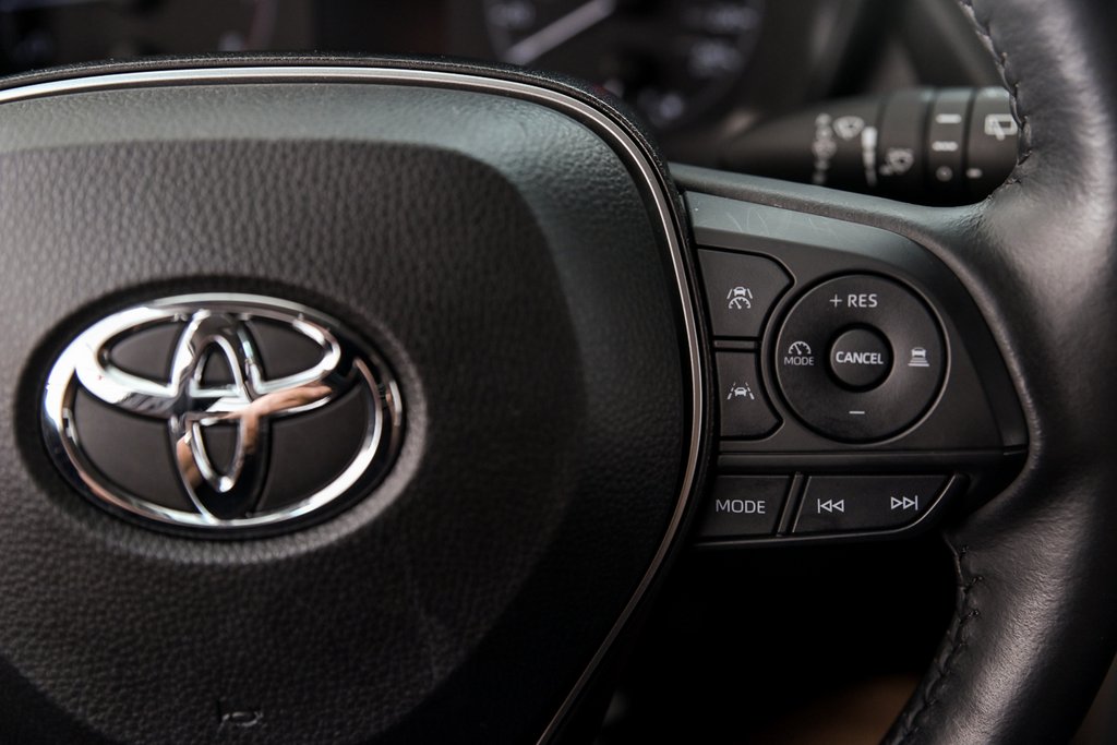 2023 Toyota Corolla Cross LE in Brossard, Quebec - 15 - w1024h768px