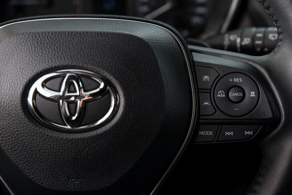 2023 Toyota Corolla Hatchback in Brossard, Quebec - 15 - w1024h768px