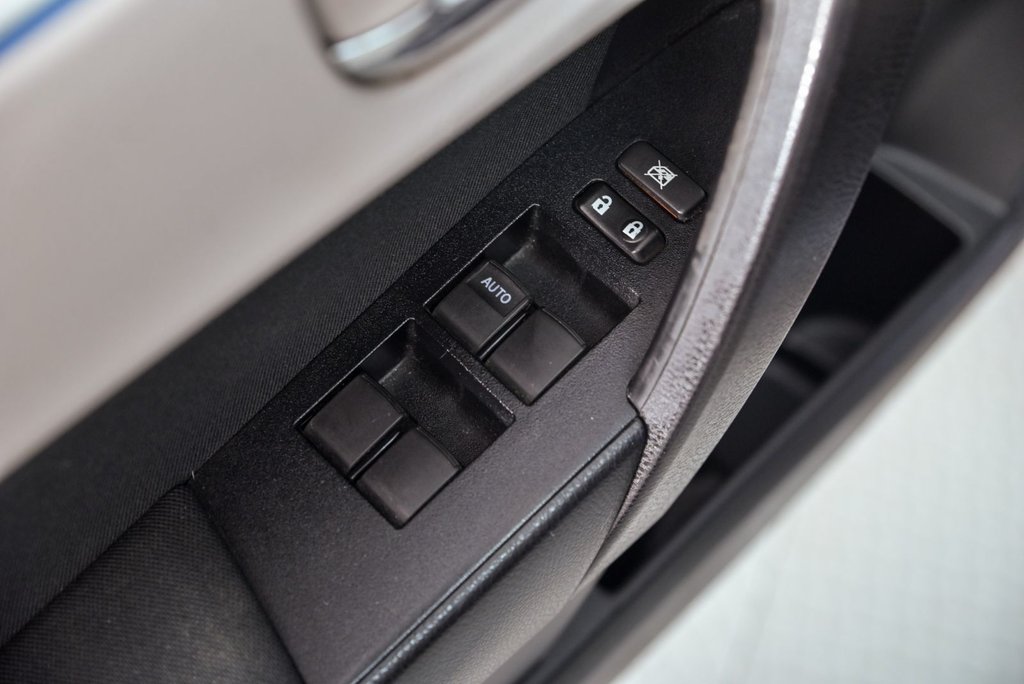 2014 Toyota Corolla LE in Brossard, Quebec - 9 - w1024h768px