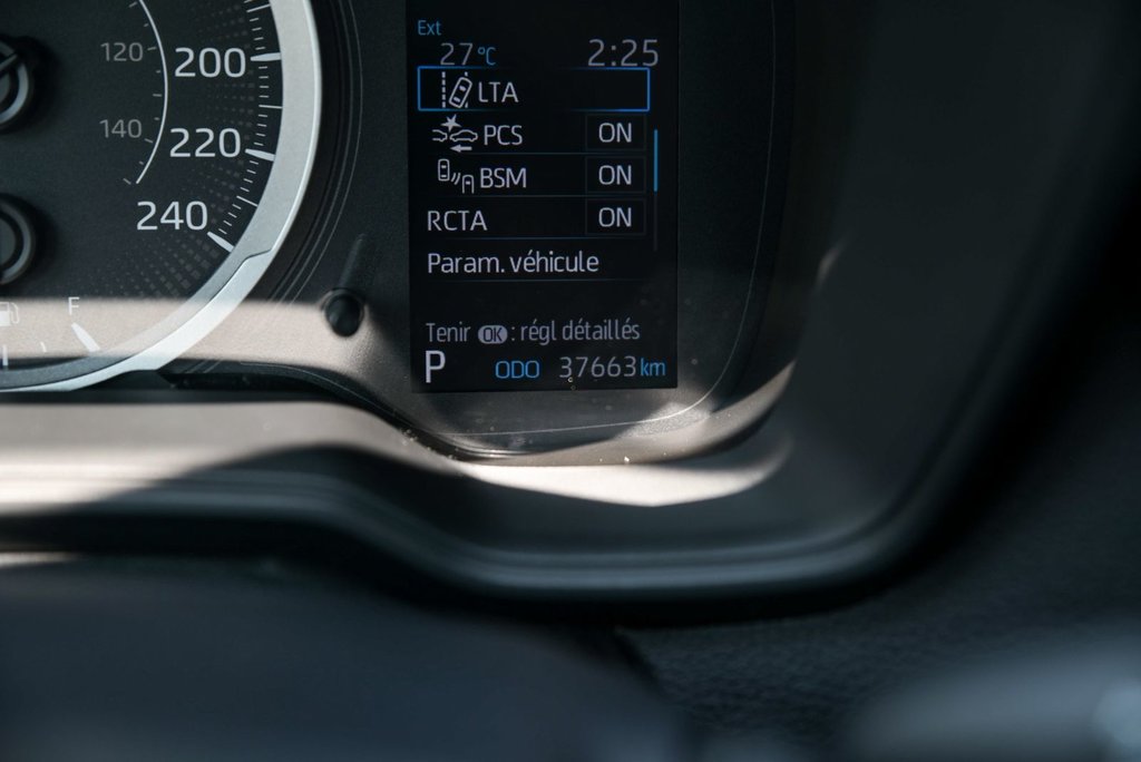 Toyota Corolla LE 2022 à Brossard, Québec - 12 - w1024h768px