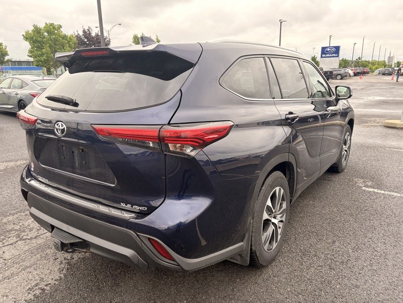 2022 Toyota Highlander XLE in Brossard, Quebec - 6 - w1024h768px