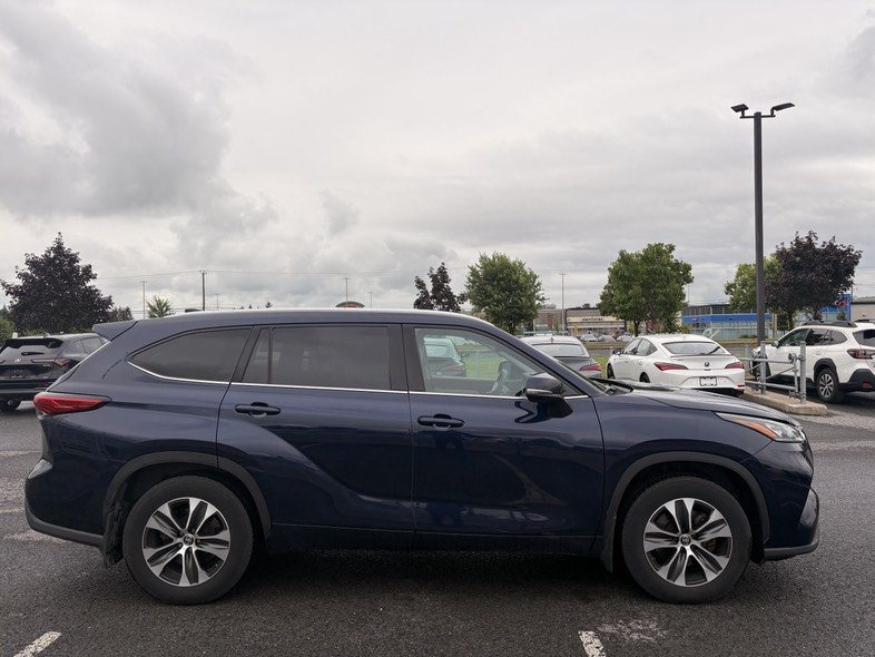 2022 Toyota Highlander XLE in Brossard, Quebec - 8 - w1024h768px