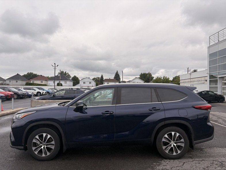 2022 Toyota Highlander XLE in Brossard, Quebec - 7 - w1024h768px