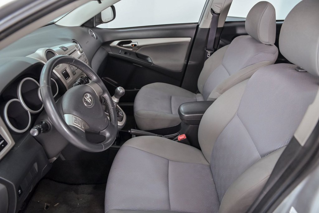 2010 Toyota Matrix XR in Brossard, Quebec - 10 - w1024h768px