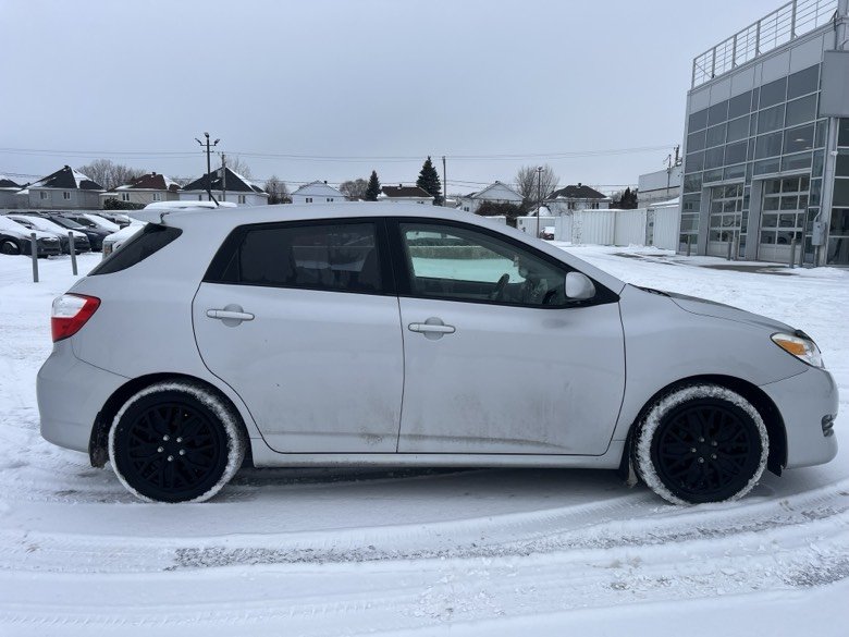 2010 Toyota Matrix XR in Brossard, Quebec - 4 - w1024h768px