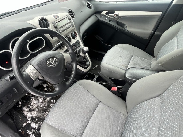 2010 Toyota Matrix XR in Brossard, Quebec - 8 - w1024h768px