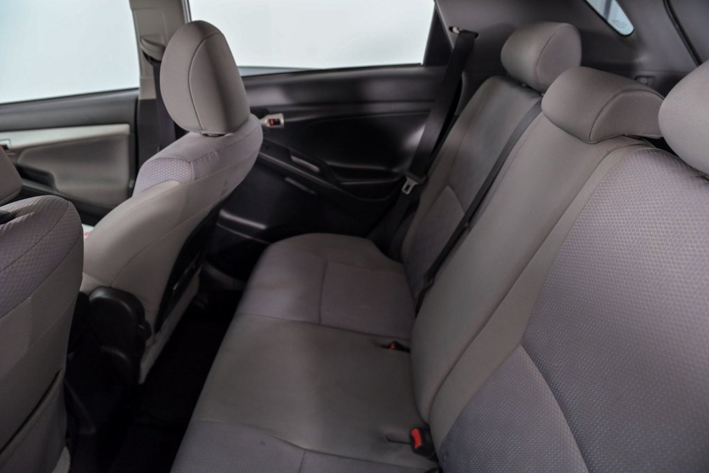 2010 Toyota Matrix XR in Brossard, Quebec - 19 - w1024h768px