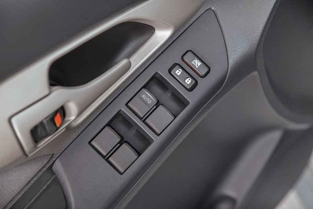 2010 Toyota Matrix XR in Brossard, Quebec - 9 - w1024h768px